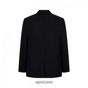 GIVENCHYの今年の新作ロックスーツコート