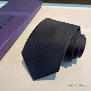 アクセサリーGIVENCHY最新ビット おしゃれ上級者を目指す スマホケーススーパー コピー 品..