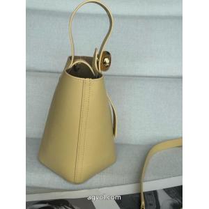 GIVENCHY完売必須 柔らかな着心地 2026新作先取り日本未入荷    バッグブランド 通販.