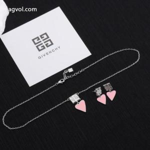 GIVENCHY春夏トレンド先取り 国内配送ギフトにも 通気性のいいコピー 品 ブランド    ..