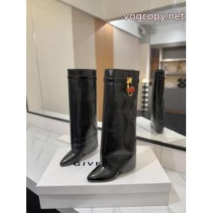 ジバンシィ愛用者がとっても多い 春夏話題アイテム 激安上品偽 ブランド 購入ブーツ..