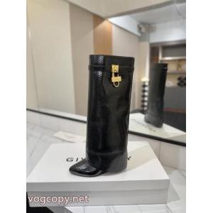 ジバンシィ愛用者がとっても多い 春夏話題アイテム 激安上品偽 ブランド 購入ブーツ..
