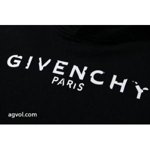 GIVENCHYブランド 偽物 激安通勤の定番 きれいめコーデに変身 SS26注目スタイルパーカー..
