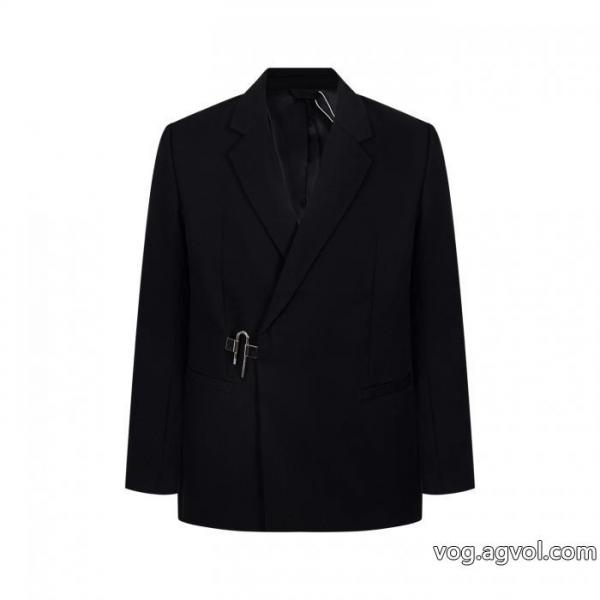 GIVENCHYの今年の新作ロックスーツコート 0