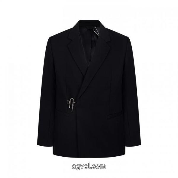 GIVENCHYの今年の新作ロックスーツコート 3