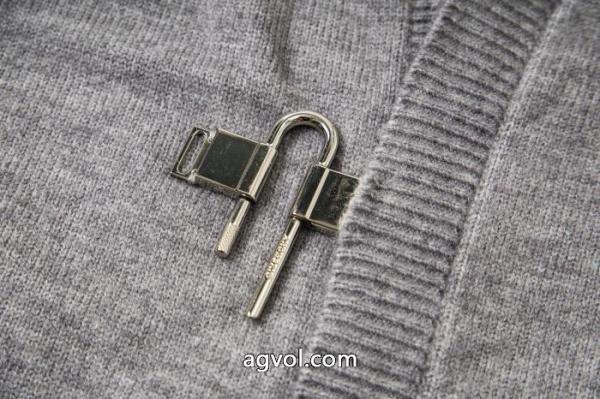 GIVENCHYの新作秋冬カーディガンセーターコート 1