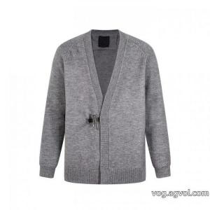 GIVENCHYの新作秋冬カーディガンセーターコート