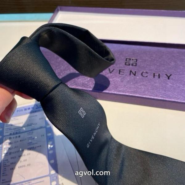 アクセサリーGIVENCHY最新ビット おしゃれ上級者を目指す スマホケーススーパー コピー 品.. 5 
