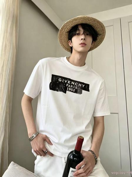 2026年人気の最新作 早速配信 オシャレスタイルが今年流半袖Tシャツブランド コピー 品GIVENCHY 0 