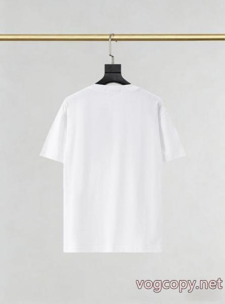 GIVENCHYブランド コピー 販売半袖Tシャツ注目のアイテム 海外大人気アイテム 個性的な素材感も魅力 2