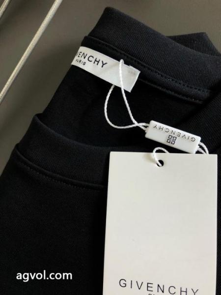 GIVENCHYブランド 激安 サイト最新作入荷 大切な日に 2026新商品半袖Tシャツ 3