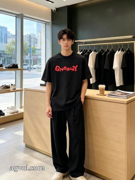 ブラッシュアップして華やかに 通気性が良い 定番人気商品激安 通販 専門店TシャツGIVENCHY. 1