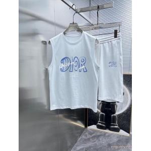 偽 ブランドディオールお手軽な価格 大注目！  定番のモデルTシャツ.